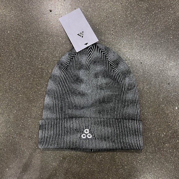Nike ACG Adult Unisex One Size Beanie Polyester FJ6297-010 Black Grey White NWT - Picture 1 of 7